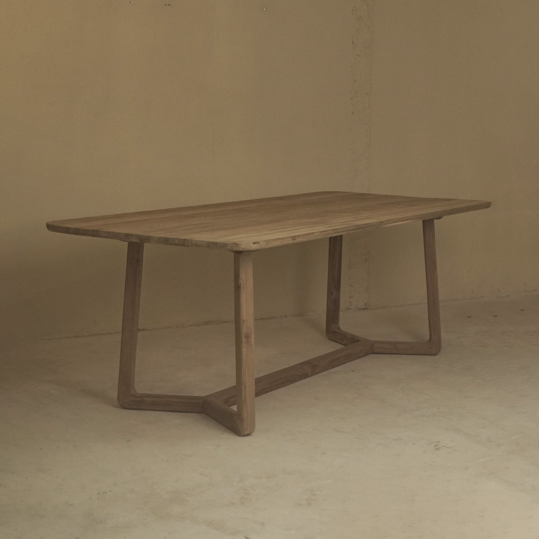 Laura Table