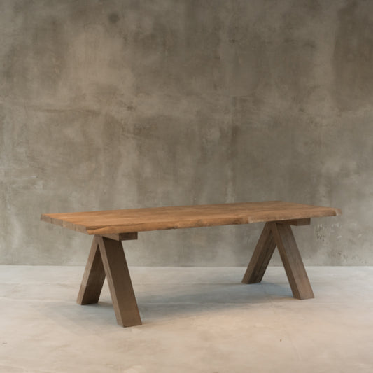 Lambeng Dining Table