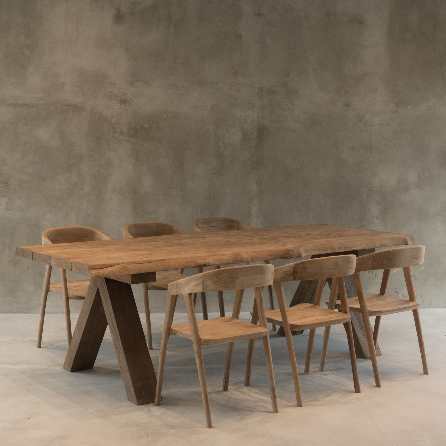 Lambeng Dining Table